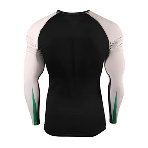 Camiseta de compresión personalizada para hombre, ideal para entrenamientos intensos, con tejido suave, elástico y transpirable, y resistencia duradera. Camiseta de compresión para hombre. - Product Image 3
