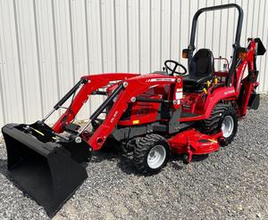 Tracteur ORIGINAL MASSEY FERGUSON GC1723E de 22,5 CV avec chargeur frontal, pelle arrière et accessoires de tondeuse - Product Image 2