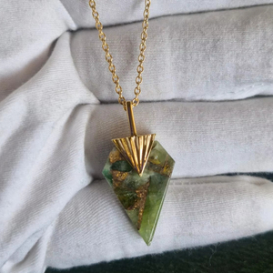 สร้อยคอจี้ประดับพลอยโมฮาวีเพอริดอตสีเขียวมรกตขนาด 16x22 มม. ขายดี ตัวเรือนเงินแท้ 925 ชุบทองคำแท้ พร้อมสายสร้อยแบบ Bezel ยาว 18 นิ้ว ดีไซน์สวยงาม - Product Image 3