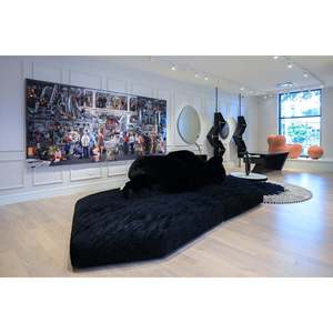 Sofá Chesterfield Negro Minimalista de Una Plaza, Diseño Convertible, Tapicería de Terciopelo y Cuero Genuino para Salas de Estar Contemporáneas - Product Image 2
