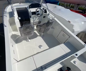 Bateau de plaisance d'occasion 2023 PacificCraft 700 SunCruiser 7m, moteur F200 XB, console, couverture, JetBoats avec remorque à vendre - Product Image 4