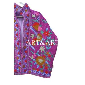 Chaqueta Corta Acolchada de Otoño/Invierno Hecha a Mano en India para Mujer, Ecológica, Transpirable, de Algodón, con Bordado Floral Suzani, de Secado Rápido - Product Image 4