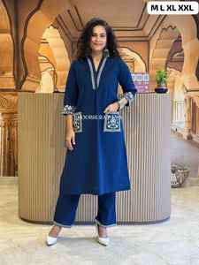 ชุดคุर्ติพร้อมกางเกงสำเร็จรูปสำหรับผู้หญิง ผ้าฝ้ายสลับเนื้อ พร้อมผ้าคลุมไหล่และงานปัก ราคาดีที่สุดในอินเดีย มีสินค้าพร้อมส่ง - Product Image 3