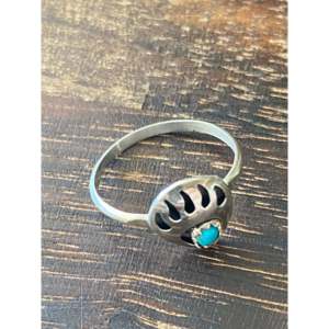 Anillo Boho Hecho a Mano con Garra de Oso, Plata de Ley 925 Fabricada en Navajo, Turquesa con Corte Princesa y Diamantes con Engaste Invisible, Talla 6, para Uso Diario - Product Image 5