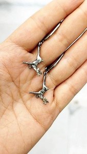 ต่างหูเงินแท้ 925 ประดับทับทิมทรงหยดน้ำ ดีไซน์กวางแกเซลล์ เรียบหรู งานแฮนด์เมด  จำหน่ายเครื่องประดับคุณภาพสูง ราคาส่ง - Product Image 5