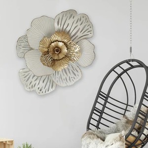 Arte de Pared de Metal Floral Blanco, Escultura Decorativa Hecha a Mano, Elegante Adorno para el Hogar, Decoración para Sala de Estar, Dormitorio u Oficina - Product Image 1