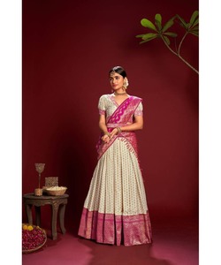 LehengaCholi en gros bon marché à bas prix pour les femmes en noir avec chemisier brodé - Product Image 6