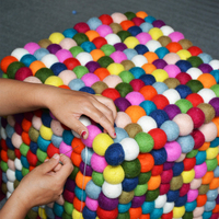 Pouf rectangulaire moderne en feutre de laine écologique, cousu à la main, 17*17 pouces, multicolore, pour la décoration intérieure/extérieure