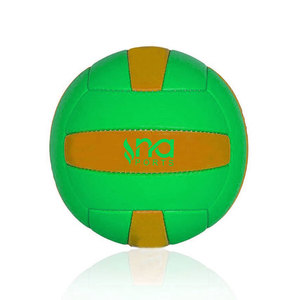 Balones de fútbol gaélico de alto rendimiento con acabado suave al tacto para práctica y partidos. - Product Image 1