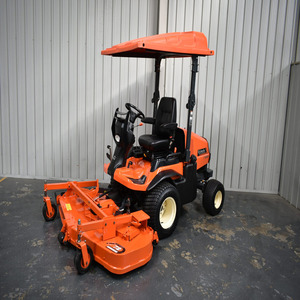 Cortadora de césped industrial a gasolina F3690 con descarga trasera, motor de 2 tiempos de 125 cc y capacidad de caja de recogida de 100 L - Product Image 1