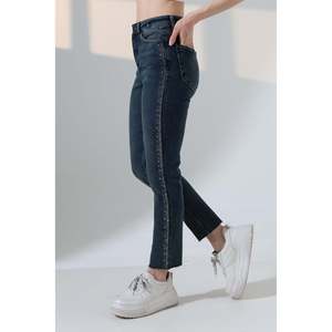 Jeans Mom Fit à rayures et strass 7110 - Bleu clair délavé - Product Image 2