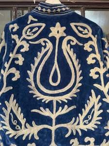 Chaqueta Azul Marino de Terciopelo con Bordado Suzani, Abrigo Bohemio con Flores Doradas, Prenda Étnica Hecha a Mano para Festivales - Product Image 3