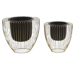 Vase contemporain en métal en laiton Pièce décorative minimaliste pour la décoration de table et de bureau d'intérieur de maison moderne - Product Image 2