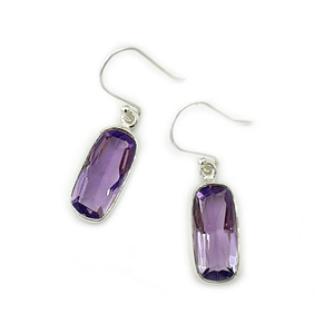 Pendiente de piedras preciosas de amatista con corte Baguette, ajuste de bisel de plata de ley 925, regalo de fiesta de boda Chapado en plata a la moda - Product Image 1