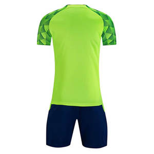 El mejor uniforme de fútbol de verano de material, camiseta transpirable fácil de usar con logotipo personalizado e impresión de nombre para jugadores activos - Product Image 3
