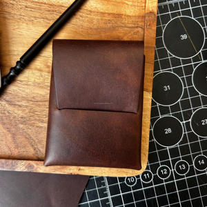 Cartera de cuero sin costuras con diseño de anime, minimalista, de cuero genuino, tarjetero para bolsillo frontal, para hombre, con caja de regalo LSSW-0002 - Product Image 2