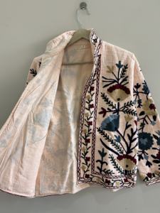 Veste matelassée en coton tricoté respirant rose bébé, brodée à la main, style Suzani, pour femmes - Product Image 5