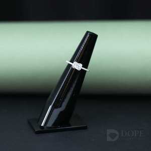 Moissanite Lab Creado Anillo de declaración para acero inoxidable Unisex Diseño elegante para cada ocasión - Product Image 1