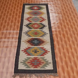 Alfombras de yute de lana hechas a mano indias, alfombra con patrón impreso abstracto para piso de dormitorio, diseño étnico, oración, clientes al por mayor - Product Image 1
