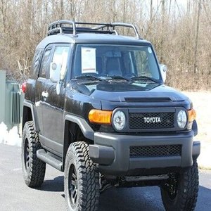 Toyota FJ Cruiser Usado 2021-2026, Varios Colores, SUV 4x4, Neumáticos R20, Techo Metálico, Volante a la Izquierda, Gasolina, 4 Asientos, Interior Oscuro - Product Image 4
