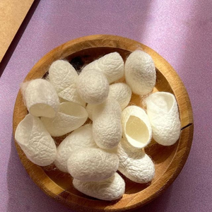 Cocons de soie PREMIUM pour l'exfoliation de la peau, les soins de beauté et le spa naturel - Product Image 2