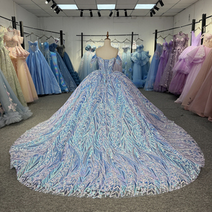 Robe de bal de Quinceañera bleu irisé à paillettes et cristaux avec traîne 8525 - Product Image 4