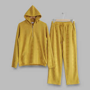 Conjunto Deportivo de Dos Piezas para Hombre, Sudadera con Capucha y Pantalones Deportivos Amarillos Texturizados, Estampado Geométrico, Ropa Deportiva Informal - Product Image 5