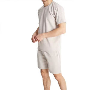 Conjuntos de verano con logotipo personalizado de alta calidad para hombre, camisa blanca y pantalones cortos rojos con logotipo personalizado, conjunto de verano para hombre - Product Image 4