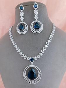 À la mode CZ Zircon Diamant Collier Avec Boucles D'oreilles Américain Diamant Look Ensemble De Bijoux pour Cadeau De Mariage Élégant Fête Pour Les Femmes - Product Image 5