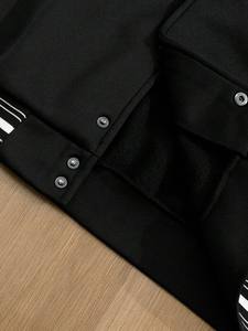 เสื้อแจ็กเก็ตเบสบอลที่ได้แรงบันดาลใจมาจากวิทยาลัยสมัยใหม่ผ้าขนสัตว์สีดำมีฮู้ดแขนสีขาวระบายอากาศได้แนวสตรีท - Product Image 4