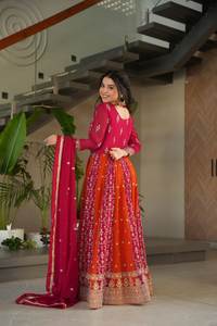 Presentamos el Nuevo Salwar Kameez Moderno con Bordado de Lentejuelas en Tela Georgette Pesada con Dupatta para Fiestas - Product Image 3