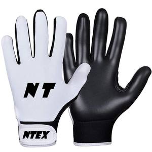 Gants de football gaélique en latex allemand - Confortables et respirants, conception de logo personnalisée, meilleure adhérence pour les sports de plein air - Product Image 1