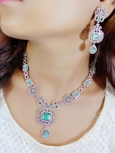 Collier de diamants américains élégants de conception tendance serti de pierre rouge pour les femmes bijoux de fête de mariage pour les femmes - Product Image 2