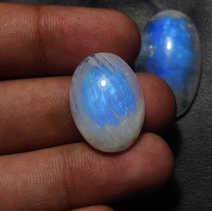 Vente en gros exclusive 100% naturel arc-en-ciel pierre de lune Cabochon mélange forme pierre précieuse bleu feu pierre de lune mélange taille Cabochon - Product Image 6