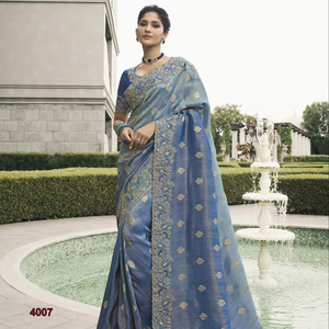 ส่าหรีผ้าไหมที่ออกแบบด้วยการปัก, หิน, มุก, งานกระจกจริงบนเส้นขอบกับทอ zari, ชุดแต่งงาน Saree - Product Image 1