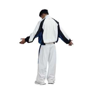 Conjunto personalizado de dos piezas para hombre, chaqueta cortavientos de nailon 100%, pantalones cortos, traje, chándal deportivo para correr - Product Image 3