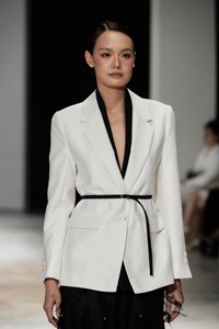 Cinturón de Alta Costura para Mujer, Elegante Cinturón de Lana y Seda LYLA, 48% Lana, 43% Poliéster, 9% Seda, Cinturón de Mujer de WhiteAnt - Product Image 6