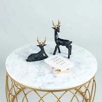 Table basse ronde en marbre de design contemporain luxueux avec structure en métal doré blanc, meubles de salon haut de gamme