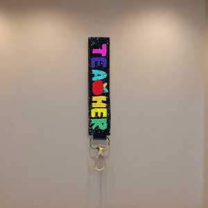 Qualité supérieure personnalisée Mardi Gras Festive Collection porte-clés en tissu artisanal avec porte-clés perlé élégant - Product Image 5