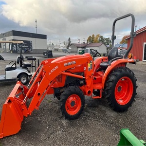 Tracteur Kubota de qualité supérieure avec chargeur, conçu pour la résistance, l'efficacité et le contrôle facile, idéal pour le transport agricole - Product Image 6