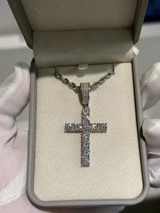 Collar con Colgante de Cruz con Incrustaciones de Diamantes, Joyería Hip Hop de Plata 925 con Moissanita VVS - Product Image 3