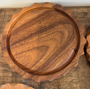 Élégant plateau de service rond en bois d'acacia poli Vaisselle de luxe écologique et durable pour un repas et un mariage à la maison en toute sécurité - Product Image 4