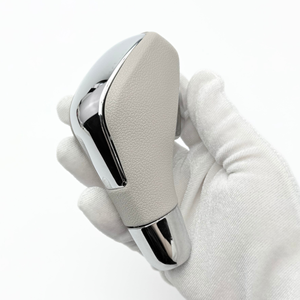 8200641407 Pomo de Palanca de Cambios Automático en Cuero Beige y Cromo para Renault Megane III Fluence 2008-2016, Acabado en Cuero PU y Cromo - Product Image 3