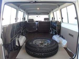 Asientos de Cuero Usados BARATOS 4x4 AWD para Hardtop 4.5L Cinco Plazas Volante a la Izquierda Asientos de Cuero Neumáticos R18 Sedán Euro IV - Product Image 3