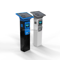 Guichet automatique libre-service pour le change de monnaie, le recyclage de billets et pièces, et le paiement de stationnement, avec terminal de paiement pour les outils de nettoyage automobile
