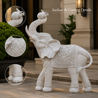 Statue d'éléphant en résine blanche personnalisée avec trompe relevée et couverture sculptée pour la décoration de la maison, de l'hôtel et de la villa