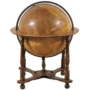 Globo terráqueo de madera natural con continentes grabados, perfecto para la decoración del hogar y temas de estilo de vida consciente - Product Image 5