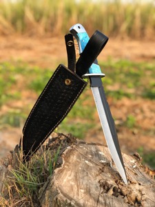 Cuchillo de caza Bowie de acero negro hecho a mano OEM personalizado mango de resina epoxi de 15 pulgadas con agarre de Funda de cuero de primera calidad - Product Image 6