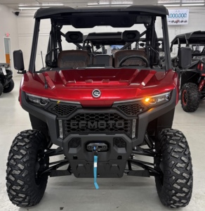 รถอเนกประสงค์ CFMOTOS UFORCE U10 PRO Highland 1000 ซีซี 4 จังหวะ เกียร์อัตโนมัติ ระบบขับเคลื่อน 2 ล้อ/4 ล้อ พร้อมระบบล็อคเฟืองท้าย สีดำ/น้ำเงิน/แดง - Product Image 5