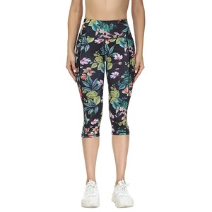 Leggings Capri de cintura alta tropicales personalizados para mujer Pantalones de Yoga de secado rápido con bolsillos para control de barriga y cierre de cintura elástica - Product Image 2